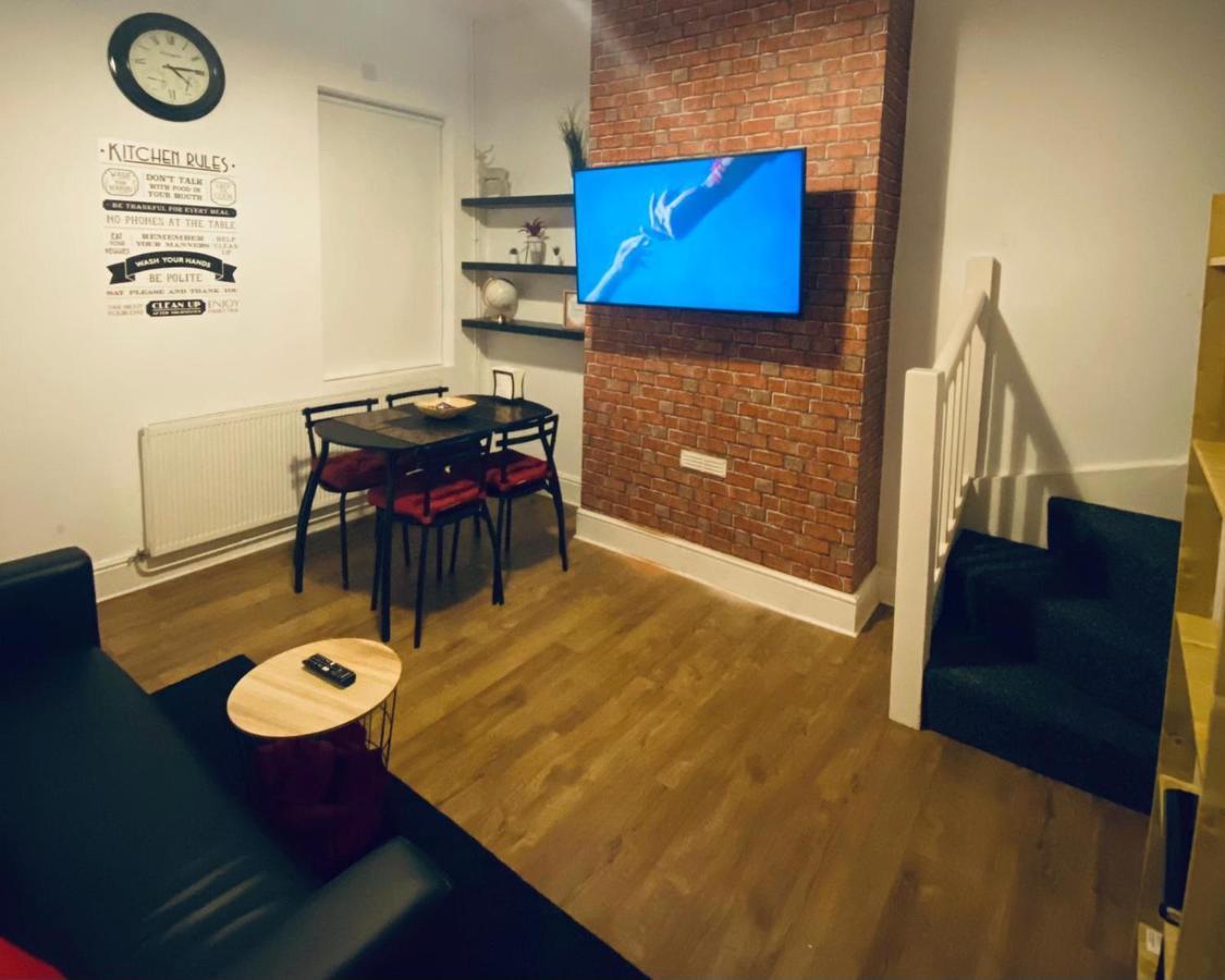 Large 4 Bedroom Home - Coventry City Centre Exteriér fotografie
